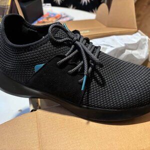 NEW IN BOX Vessi Women’s Every Day Classic Sneakers size 8